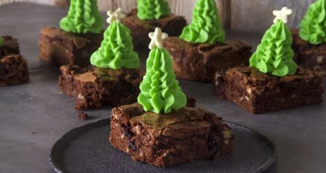 Χριστουγεννιάτικα brownies με κεράσια γλασέ