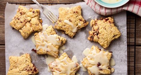 Scones με λευκή σοκολάτα και γλάσο πορτοκαλιού