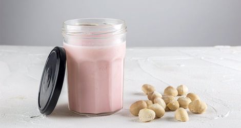 Smoothie με macadamia και raspberries