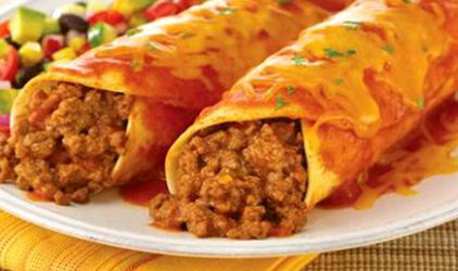 Enchiladas με κιμά και σάλτσα ντομάτας