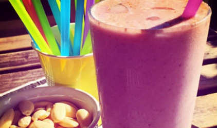 Αμυγδαλένιο smoothie μπανάνα φράουλα