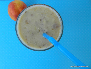 Δροσιστικό smoothie με πεπόνι μπανάνα νεκταρινι Refreshing melon banana nectarine smoothie