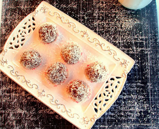 Tρουφάκια καρύδας χωρίς ζάχαρη Raw sugarless coconut truffles