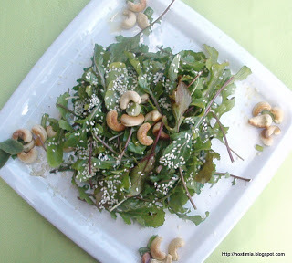 Σαλάτα ρόκα με κάσιους Arugula salad with cashews