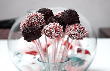 Cake pops με βασιλόπιτα κουραμπιέ και μελομακάρονο