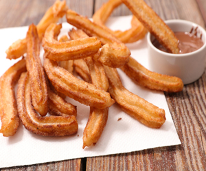 Τσούρος Churros με σάλτσα σοκολάτας					