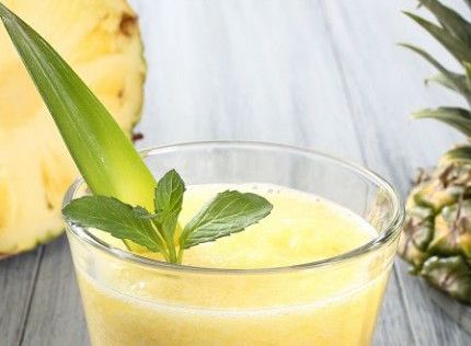 Smoothie ανανά με γιαούρτι και γάλα