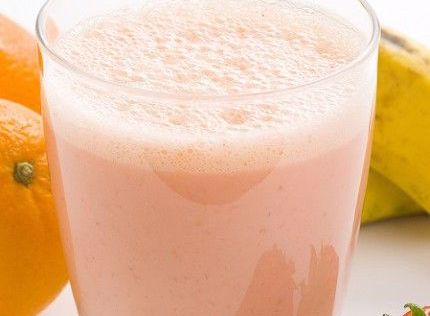 Smoothie μπανάνα πορτοκάλι φράουλα