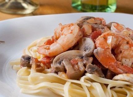 Λινγκουίνι με γαρίδες και μανιτάρια