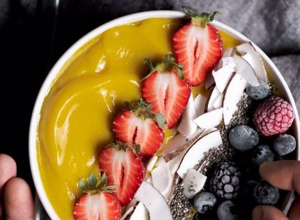 Smoothie bowl μπανάνα μάνγκο