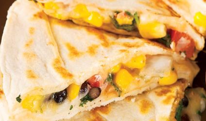 Κεσαντίγια (quesadilla) με φασόλια και καλαμπόκι