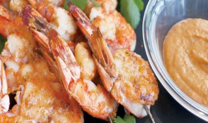 Γαρίδες με σος από φιστίκια (satay)