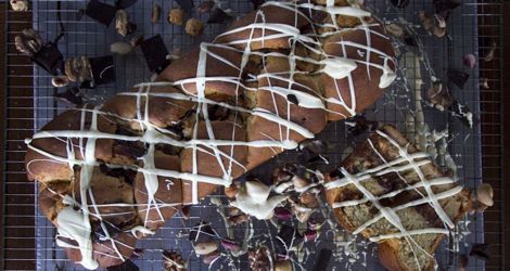 Τσουρέκι με χαλβά