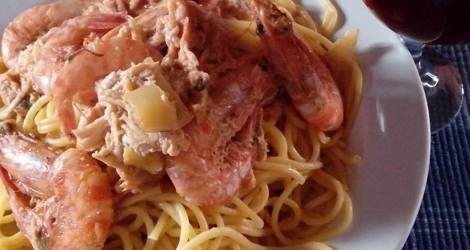 Γαριδομακαρονάδα με κοτόπουλο και βότκα