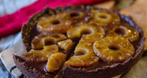 Τάρτα με σοκολάτα γάλακτος τζίντζερ και καραμελωμένο ανανά