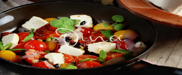 ΝΤΟΜΑΤΟΣΑΛΑΤΑ ΜΕ ΦΕΤΑ ΣΤΟ ΤΗΓΑΝΙ