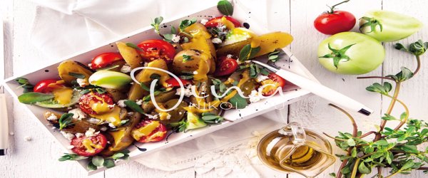 ΣΑΛΑΤΑ ΜΕ ΨΗΤΕΣ ΠΑΤΑΤΕΣ ΓΛΥΣΤΡΙΔΑ ΚΟΚΚΙΝΕΣ ΚΑΙ ΠΡΑΣΙΝΕΣ ΝΤΟΜΑΤΕΣ