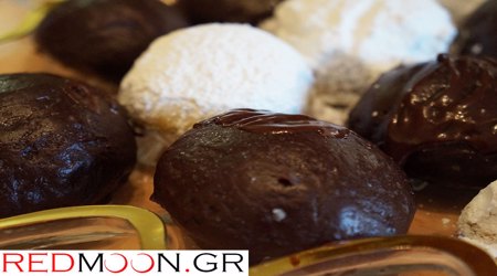 Κουραμπιέδες με σοκολάτα και απλοί