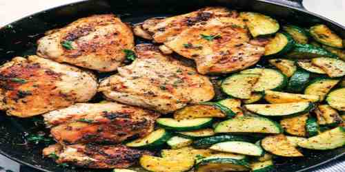 Κοτόπουλο στο τηγάνι με κολοκυθάκια