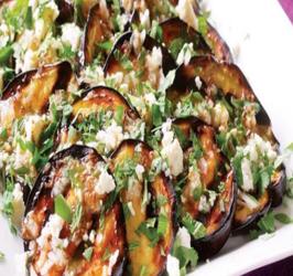 Ψητές μελιτζάνες σε σάλτσα βινεγκρέτ με σκόρδο κύμινο φέτα και μυρωδικά