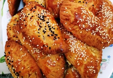 Tυρόπιτες με ζύμη κουρού