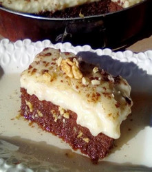 Καρυδόπιτα σοκολάτας με κρέμα 