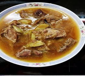 Μοσχάρι με κρεμμύδια και πιπεριές της Γιαγιάς μου