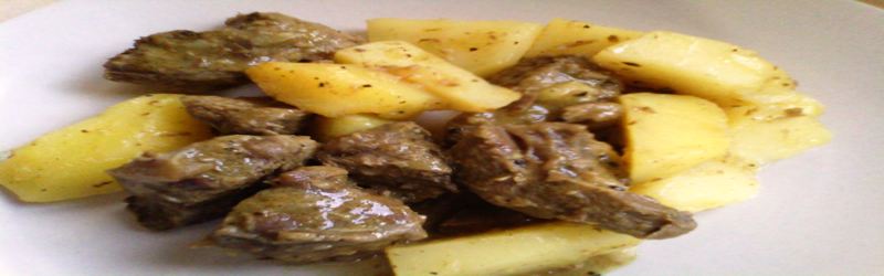 Μοσχαράκι Λεμονάτο με Πατάτες Κατσαρόλας