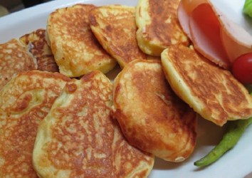 Αφράτες και ελαφριές τηγανίτες γιαουρτιού