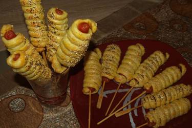 Corn dogs με λωρίδες σφολιάτας