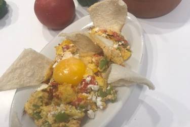 Η πιο νόστιμη στραπάτσαδα που έχω φάει με φρυγανιές μέλμπα
