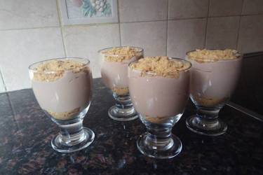 Καλοκαιρινή κρέμα σοκολάτας με μπισκότα
