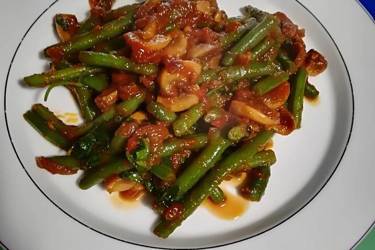 Μανιτάρια με φασολάκια κοκκινιστά
