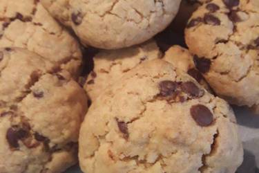 Μπισκότα με κομμάτια σοκολάτας
