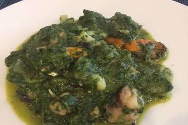 Μύδια με σπανάκι (κοκταίηλ θαλασσινών)
