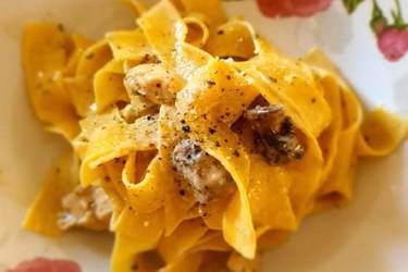 Παπαρδέλες αλφρέντο με κοτόπουλο και μανιτάρια
