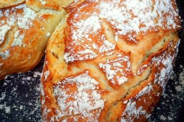 Ψωμί χωριάτικο στη γάστρα
