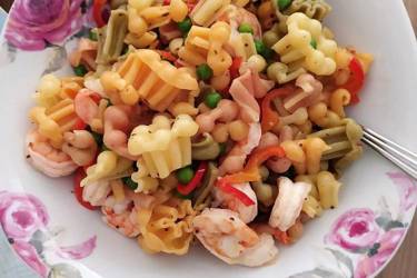 Σαλάτα με ζυμαρικά και γαρίδες
