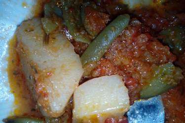 Υπέροχα φασολάκια στη χύτρα με φρέσκια ντοματούλα
