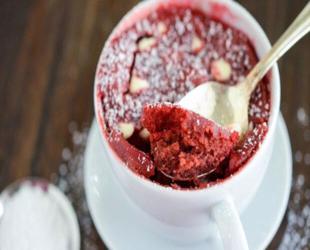 Φτιάξτε σε Λιγότερο από 2 Λεπτά το πιο Ζουμερό Κέικ και Μάλιστα Χωρίς Ψήσιμο