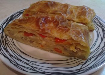 Στρούντελ με τυριάμανιτάρια και πιπεριά Φλωρίνης