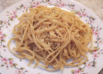 Μακαρονάδα με καμμένη μυζήθρα