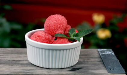 Σορμπέ με φράουλα και μούρο