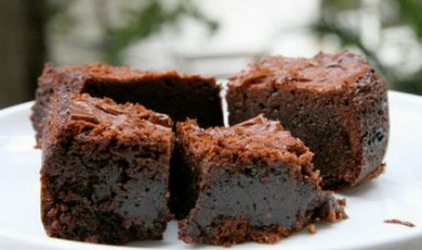 Σοκολατένια μπράουνις με πραλίνα φουντουκιού