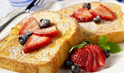 Γαλλικά τοστ με κανέλα και φρούτα