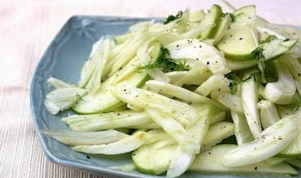 Σαλάτα με φινόκιο και σως μαστίχας με ελαιόλαδο