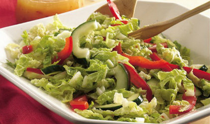 Σαλάτα με μαρούλι αγγούρι και πιπεριές