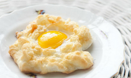 Αυγά με φωλιές από μαρέγκα