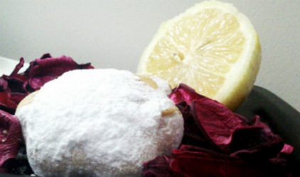 Μπισκότα λεμονιού με ζάχαρη άχνη