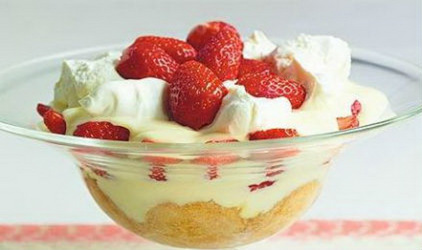 Τράιφλ με Garni ΓΙΩΤΗΣ και φράουλες